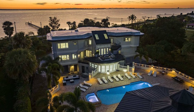 9000 SF Waterfront Mansion/Pool/Boat Dock/Theater