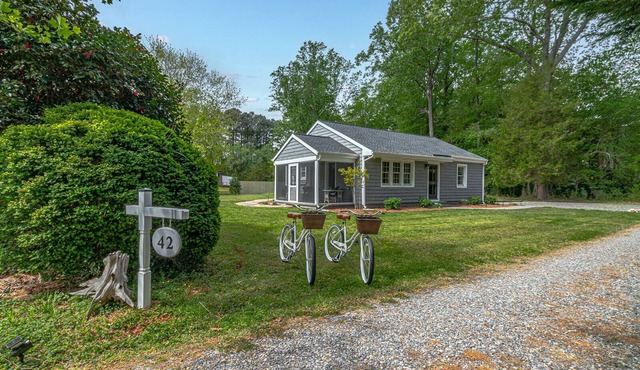 A charming and peaceful getaway in the heart of Irvington, Virginia.
