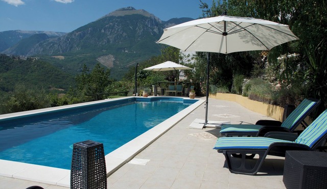 A detached holiday hideaway for 2 with private 12m x 4m pool & stunning views.