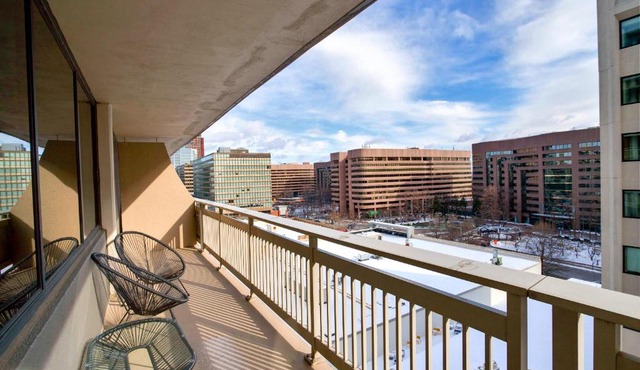 A Few Steps From Airport - Stylish Apt
