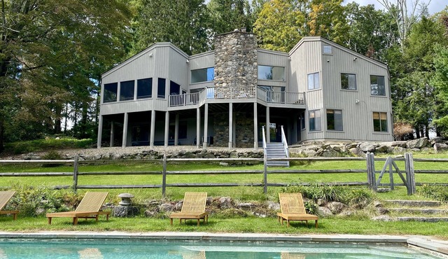 A Secluded Modern Getaway