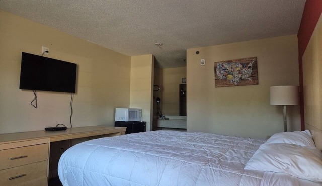 Affordable Queen Bed Room w/Easy Access to Fun Chattanooga Spots