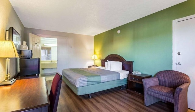 Affordable Room w/Excellent Location Off I-95