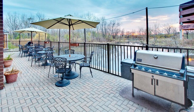 Air-Conditioned King Suite | Complimentary Breakfast