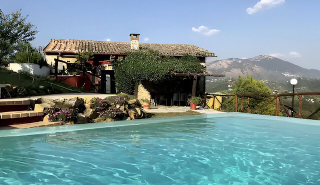 Air-conditioned house with swimming pool in the vineyards