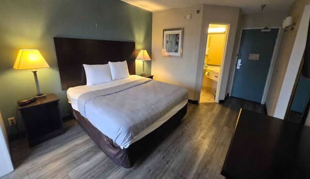 Akron OH| King Bed Non Smoking