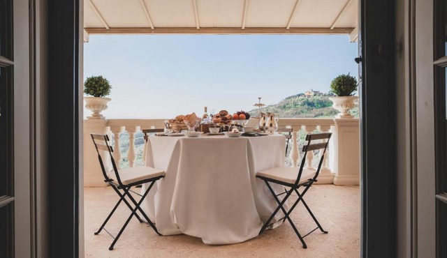 Alfresco luxury Villa with Heated pool