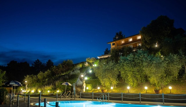Alfresco Splendid Panoramic Villa with private heatable pool and jacuzzi