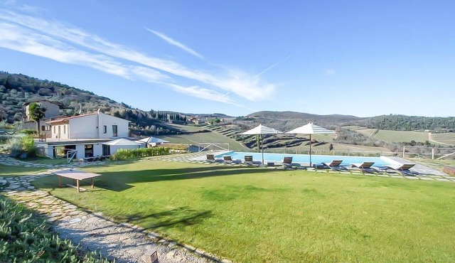 AMORE RENTALS - Villa Mia with Private Pool, Garden, Terraces and Parking
