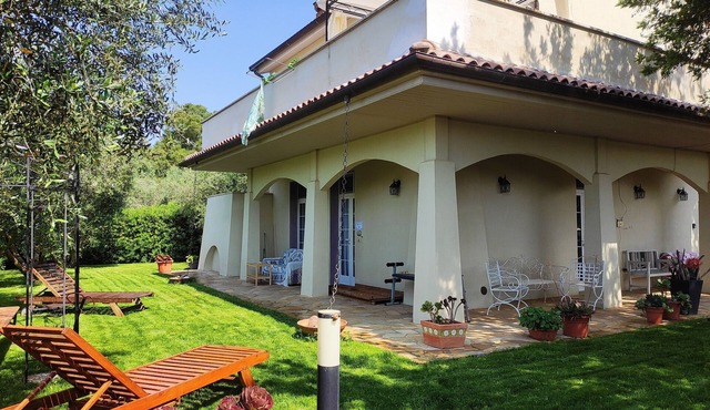 Apartment in private villa with 4000 m2 appartemt Conchiglia