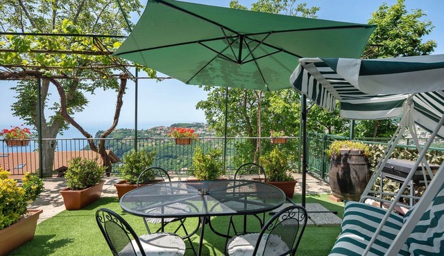 Apartment 'Bella Veduta Luna' with Sea and Mountain Views, Wi-Fi, and Air Conditioning