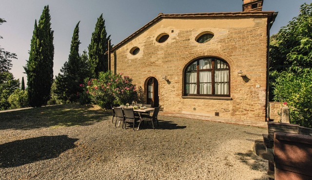 Apartment between Pisa and Florence in Farmhouse with Swimming Pool