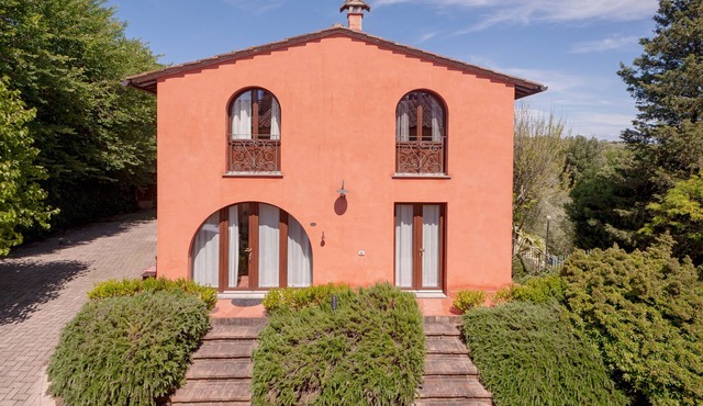 Apartment 'Il Fienile' with Shared Pool, Garden and Wi-Fi