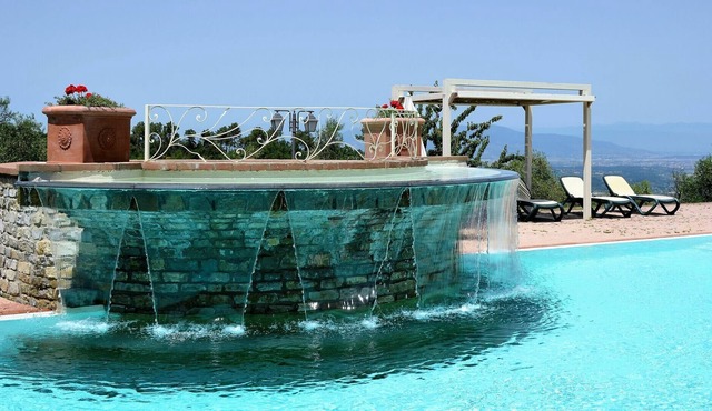 Apartment in villa with pool, hot tub, sauna, WIFI, TV, patio, pets allowed, panoramic view, parking