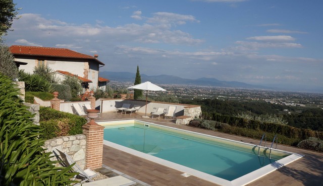Apartment in ancient villa with swimming pool: ideal for relaxing and visiting cities of art