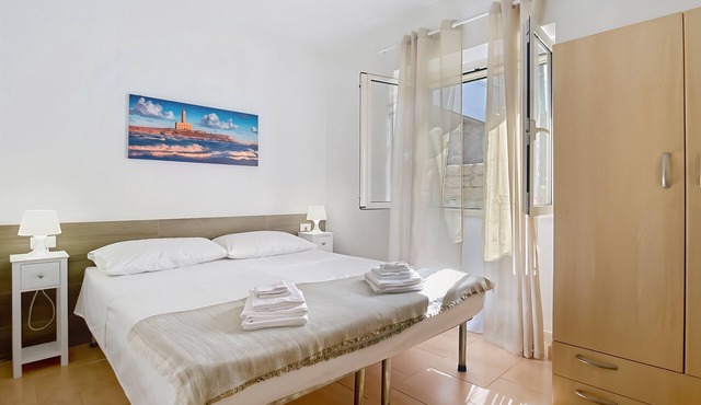 Apartment 'La Mignola - Quadri 6' with Private Terrace, Wi-Fi and Air Conditioning