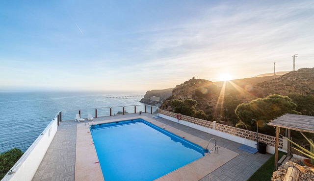 Apartment 'Los Acantilados' with Sea Views, Shared Pool and Wi-Fi