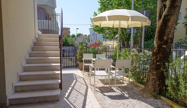 Apartment on 2 levels, up to 6/7 people, 20 meters from the sea