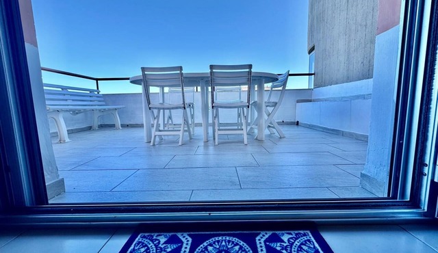 Apartment with all amenities 50 meters from the sea. Breathtaking view