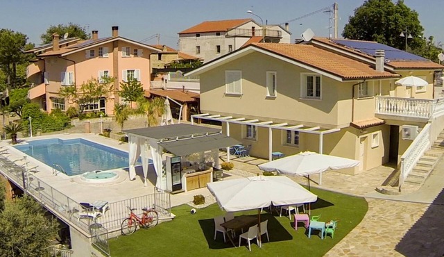 APARTMENT WITH POOL AND 2 BEDROOMS