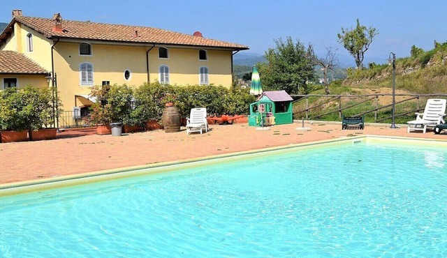 Appartamento Clarabella A: A characteristic and welcoming two-story apartment that is part of a villa built on a hillside, surrounded by meadows and woods, with Free WI-FI.
