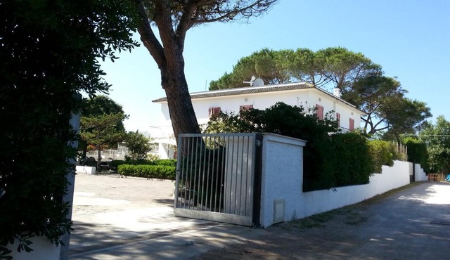 Appartamento in Villa Valentini- Fronte mare, Giardino e Parcheggio privato, WIFI, dotato di tutti i confort, nel Cuore del Golfo di Gaeta