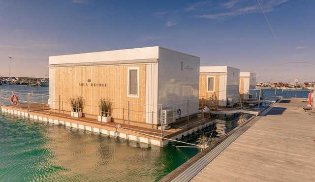 AQUA RESORT GIULIANOVA - Houseboat Experience