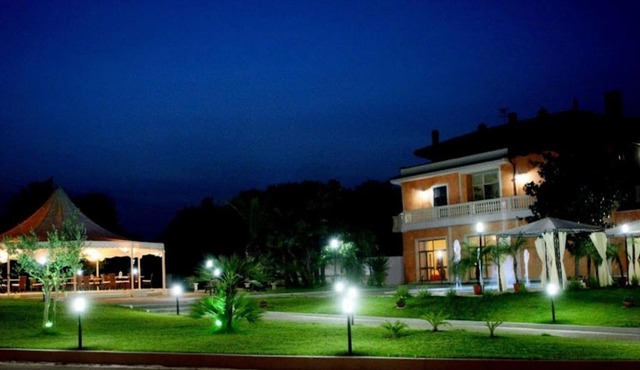 Ascot Holiday Home
