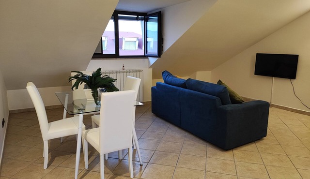 Attic 2 minutes from Viale Carlo III, Campania Shopping Center and La Reggia.
