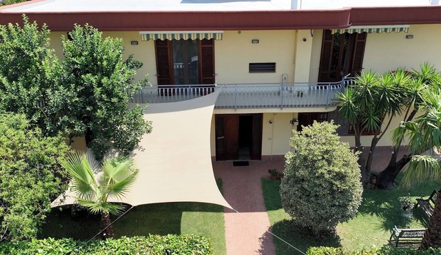 Avellino Apartment in a quiet and safe hillside village - "Villa Palmira"