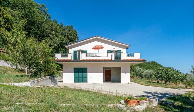 Awesome Home In Farindola With Kitchen
