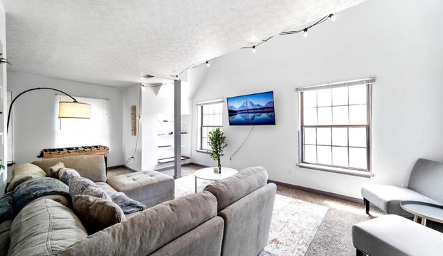 Bamboo Retreat- Private Parking -New Reno -Central