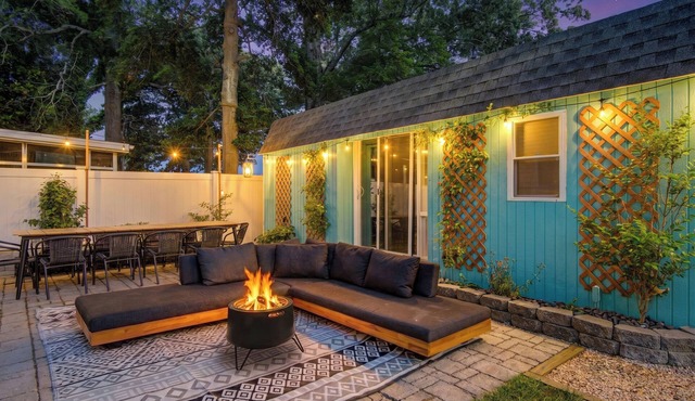 Beach House w/Yard, Beach Passes, Firepit, King Beds near Boardwalk, Restaurants