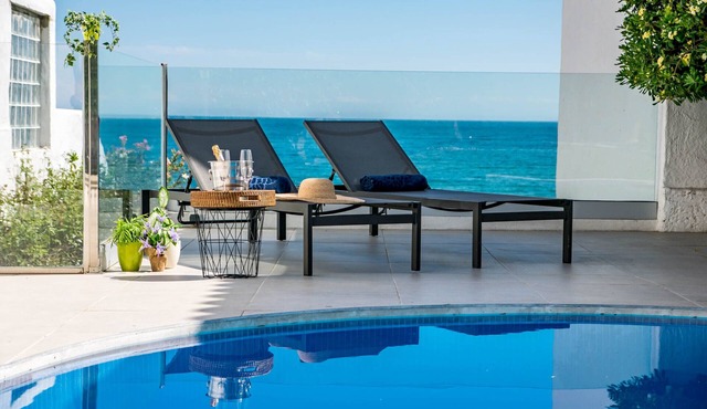 BEACHFRONT LUXURY VILLA PRIVATE POOL STUNNING SEA VIEWS WALK TO BARS SHOPS ETC