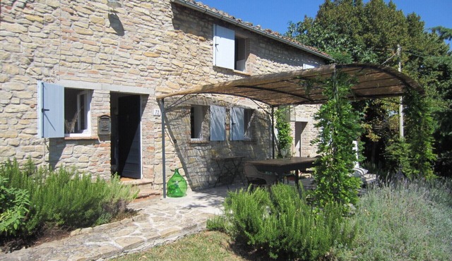 Beautifully Styled Farmhouse Cottage With Stunning Panoramic Views