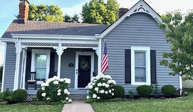 Beautiful 1901 Restored Cottage Pool near Keeneland Horse Park Bourbon Trail