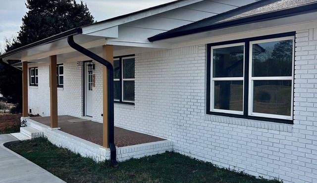 Beautiful 3-bedroom house right off of I-26 in Campobello
