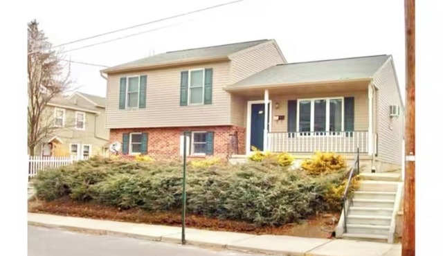 Beautiful and spacious 4-bedroom home in Danville, with WiFi and AC.