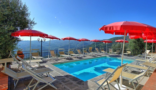 Beautiful apartment in villa with WIFI, pool, A/C, TV, patio, pets allowed and panoramic view