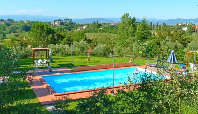 Beautiful apartment in villa for 2 guests with pool, A/C, WIFI and pets allowed