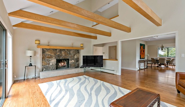 beautiful contemporary house , only one hour from Manhattan