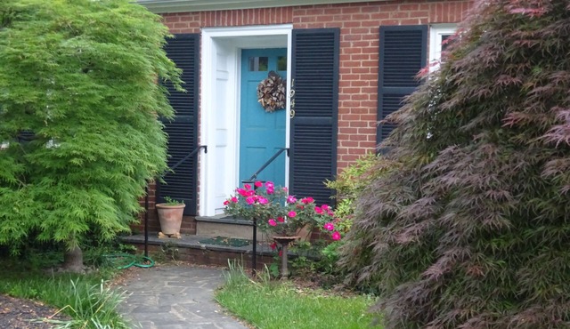 BEAUTIFUL HOME IN UVA AREA available for graduation 2025