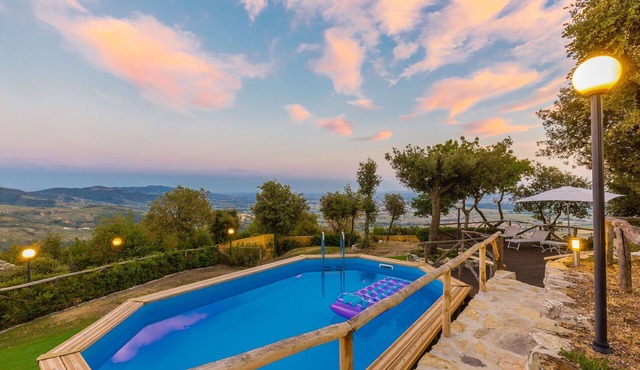 Beautiful private villa with A/C, WIFI, private pool, hot tub, TV, patio and panoramic view