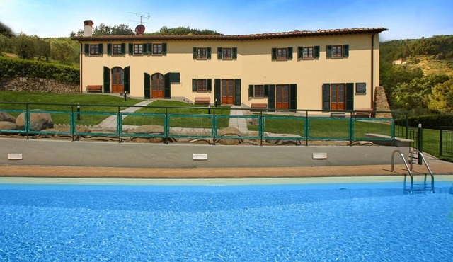 Beautiful private villa with WIFI, A/C, private pool, TV, patio, pets allowed and panoramic view