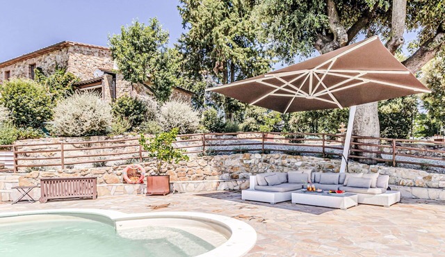 Beautiful private villa for 10 people with pool, WIFI, A/C, TV and terrace