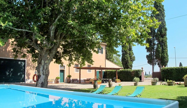 Beautiful private villa for 13 people with private pool, WIFI, TV, patio and pets allowed
