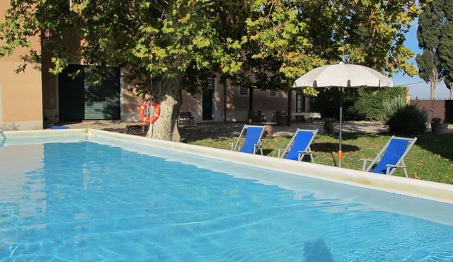 Beautiful private villa for 33 people with private pool, WIFI, TV, patio and pets allowed