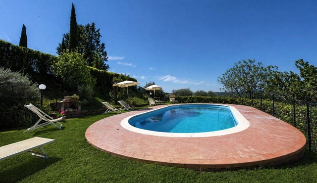 Beautiful private villa for 10 guests with WIFI, A/C, private pool and TV