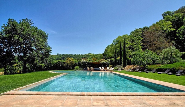 Beautiful private villa with A/C, hot tub, private pool, WIFI, TV, patio, close to San Gimignano
