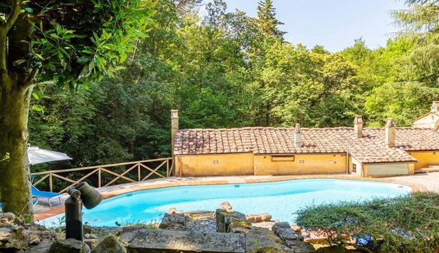Beautiful private villa for 5 people with WIFI, private pool, TV, veranda and panoramic view